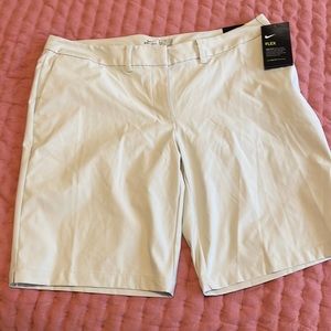 Cute tan golf shorts !